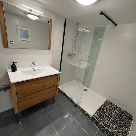 Maison Au Calme , Centre De Nyaraló *